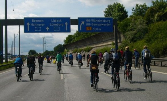 30.000 Radler nahmen bei der Fahrradsternfahrt 2015 in Hamburg teil. 